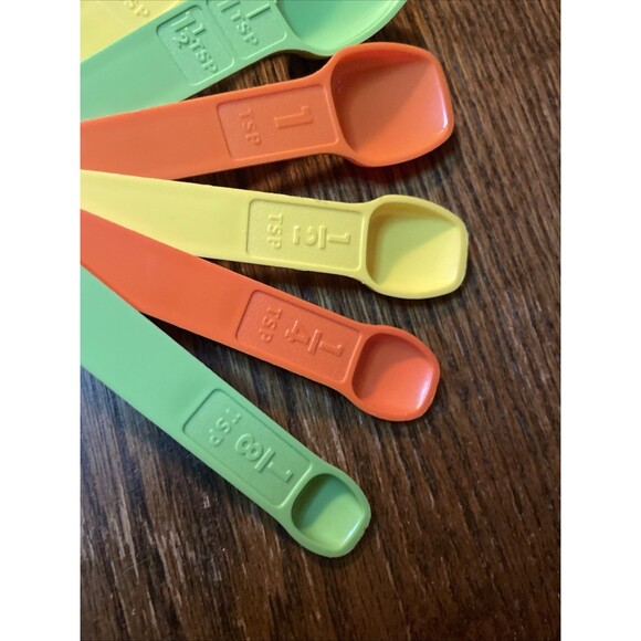 Vtg Tupperware Nesting Measuring Spoons Set of 7 Plus D Ring Yellow Green Yellow - Picture 2 of 10